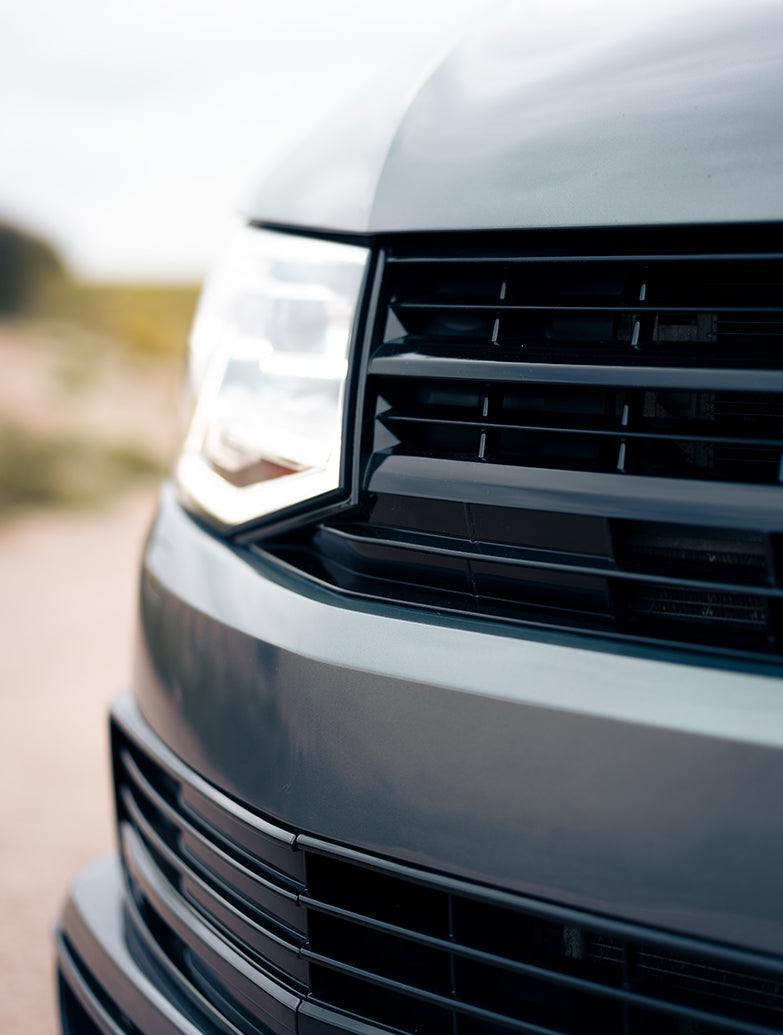 Transporter T6 - De badged grille - (Gloss black)